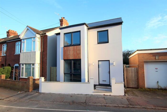 3 Bedroom Detached House To Rent In Wellington Road, St Thomas, Exeter, EX2