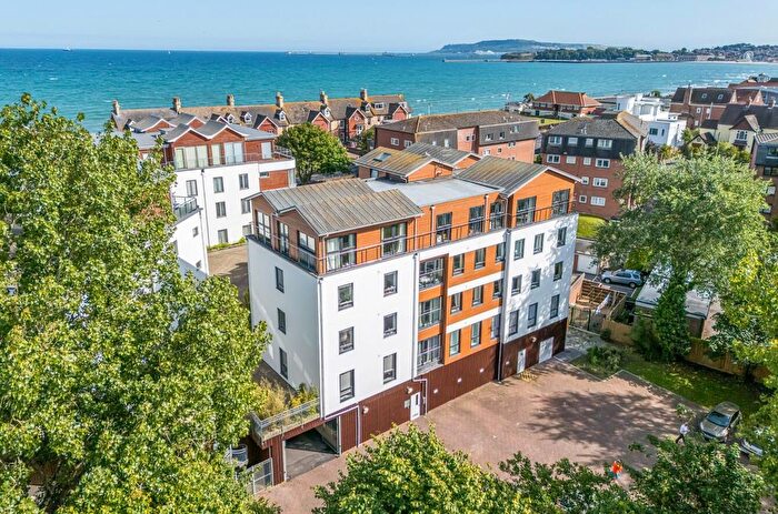 2 Bedroom Flat For Sale In Greenhill, Weymouth, DT4