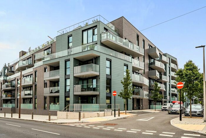 2 Bedroom Flat To Rent In Hawthorne Crescent, London, SE10