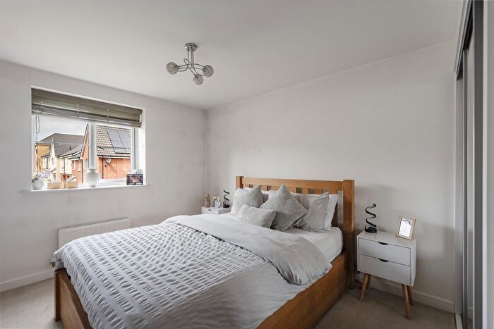 2 Bedroom Flat For Sale In Warwick Crescent, Basildon, SS15