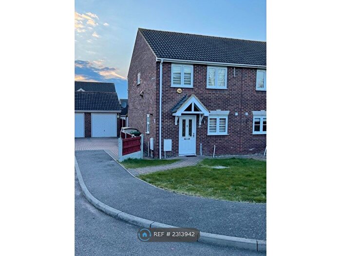 2 Bedroom Semi-Detached House To Rent In Halstead Close, Wickford, SS12