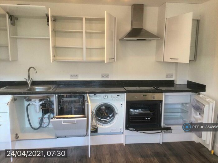 1 Bedroom Flat To Rent In Harpsfield Broadway, Hatfield, AL10