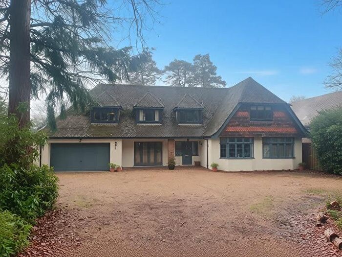 4 Bedroom Detached House To Rent In Hook Road, Romsey, SO51