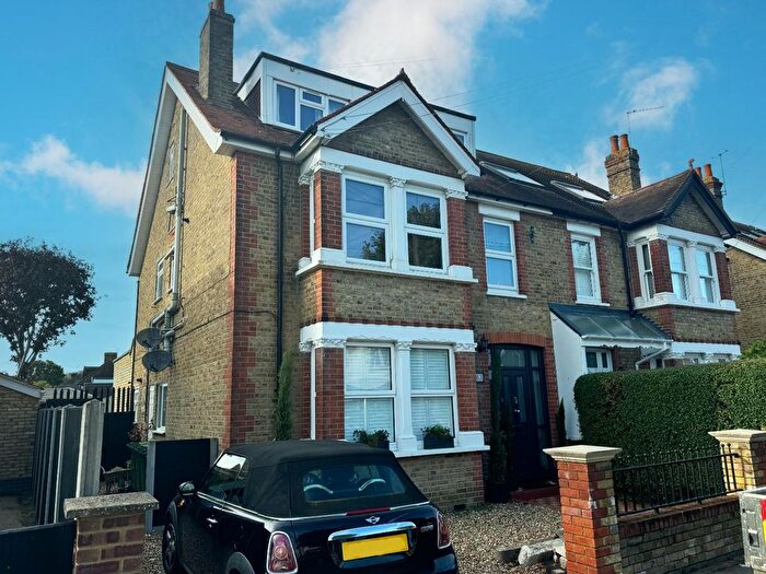 2 Bedroom Flat To Rent In Parkland Grove, Ashford, TW15