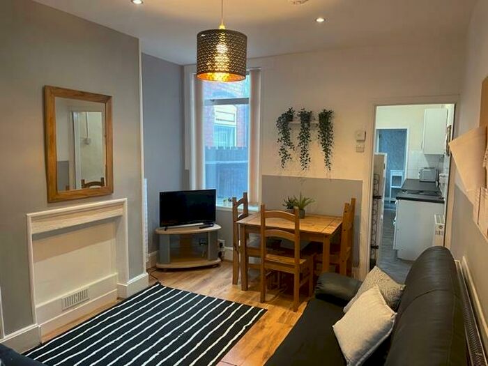 5 Bedroom Semi-Detached House To Rent In Tiverton Road, Selly Oak, Birmingham, B29