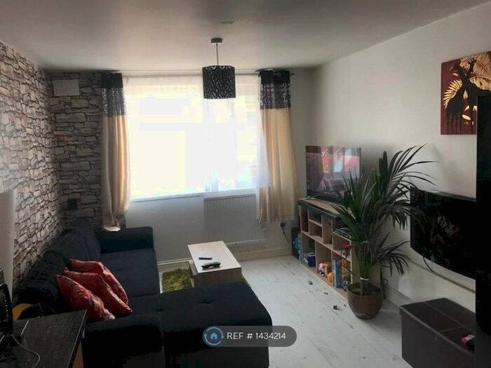 2 Bedroom Flat To Rent In Mill Road, Gillingham, ME7