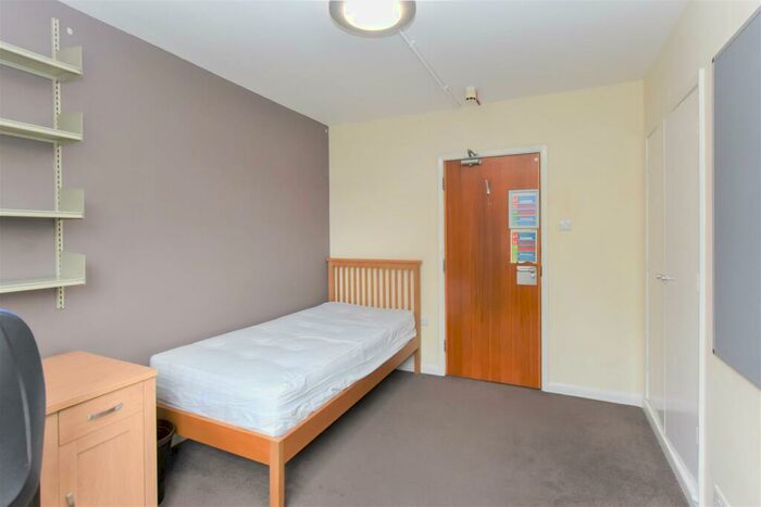1 Bedroom Private Hall To Rent In Room Martindale Court, RG1