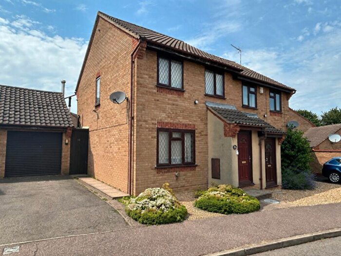 3 Bedroom Semi-Detached House For Sale In Hoylake Drive, Farcet, Peterborough, PE7