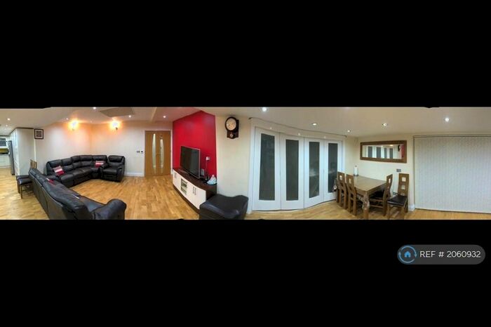 4 Bedroom Bungalow To Rent In Avenue Road, Sutton, SM2