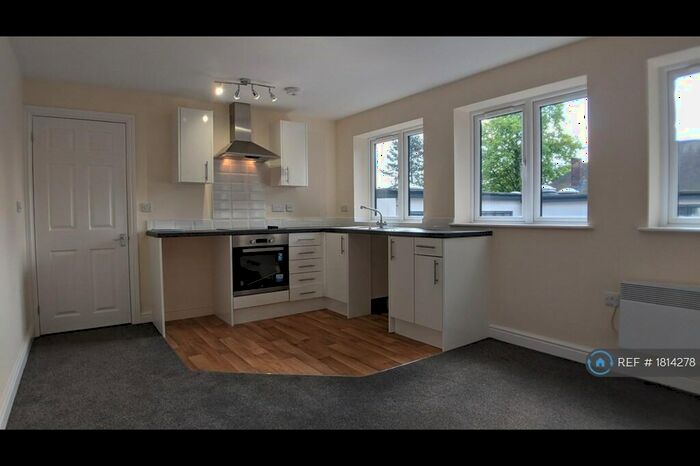 2 Bedroom Flat To Rent In Kingswood House, Nottingham, NG5