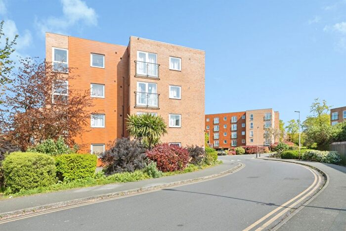 2 Bedroom Flat For Sale In Pavilion Close, Leicester, LE2