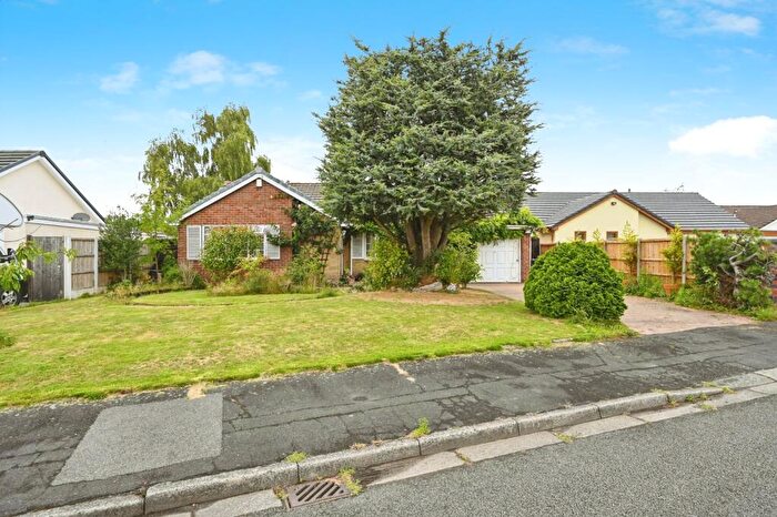 3 Bedroom Bungalow For Sale In Middlehey Avenue, Knowsley Village, Prescot, Merseyside, L34