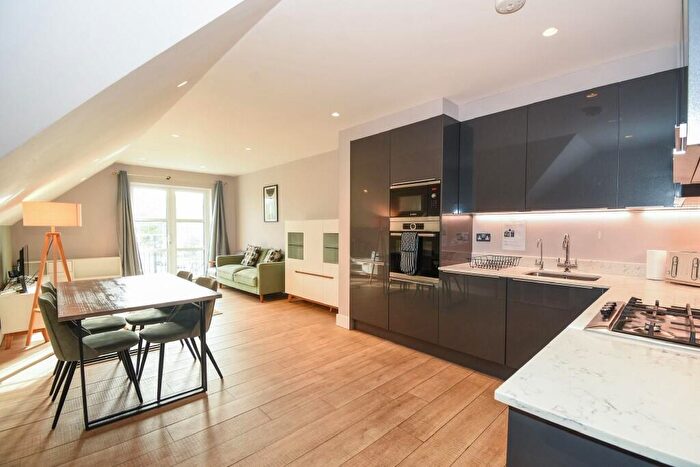 2 Bedroom Flat To Rent In Sanders Lane, London, NW7