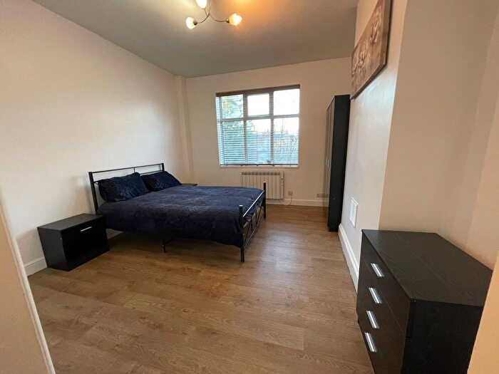 2 Bedroom Flat To Rent In B Lawn Avenue, Doncaster, South Yorkshire, DN1