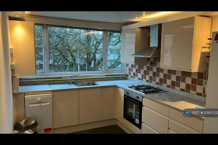 1 Bedroom Flat To Rent In Athlone Square, Windsor, SL4