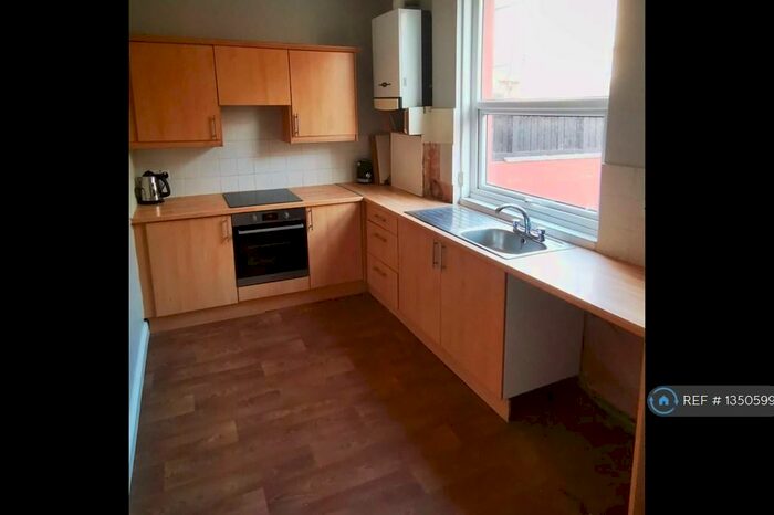 2 Bedroom Terraced House To Rent In East End Park, Leeds, LS9