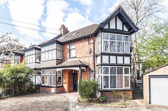 2 Bedroom Flat To Rent In Conyers Road, London, SW16
