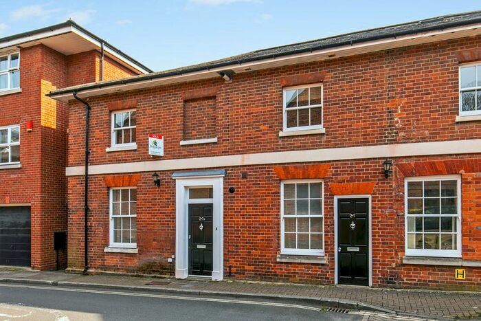 2 Bedroom Flat To Rent In Staple Gardens, Winchester SO23