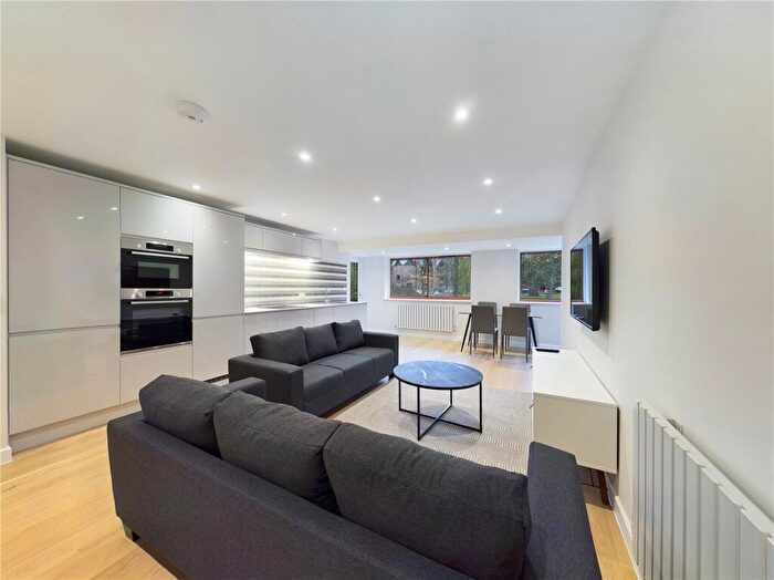 3 Bedroom Apartment To Rent In Beaufort Place, Cambridge, CB5