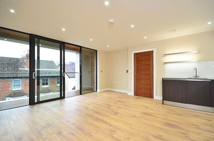 2 Bedroom Flat To Rent In Leapale Lane, Guildford, GU1