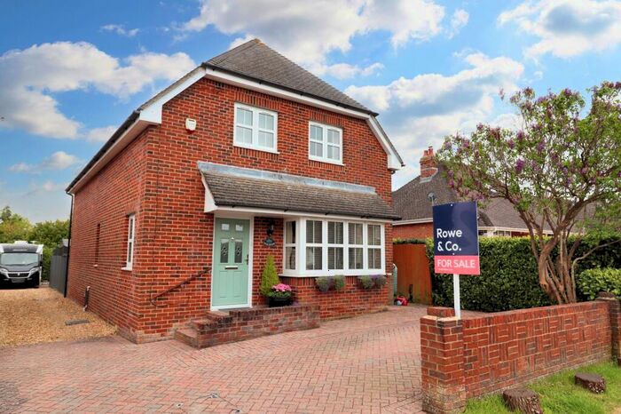 4 Bedroom Detached House For Sale In Manor Road, Durley, SO32