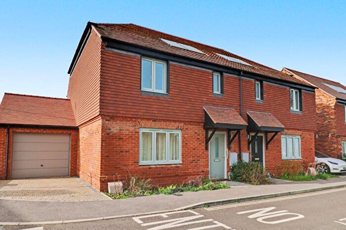 3 Bedroom Semi-Detached House For Sale In Keepers Drive, Fair Oak, SO50