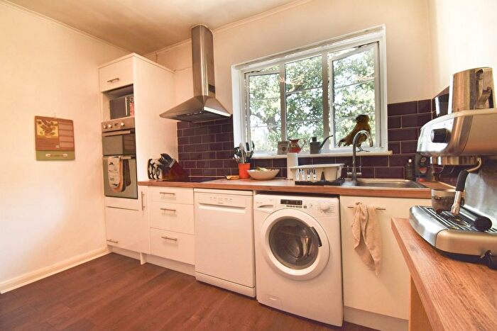 2 Bedroom Flat To Rent In Ashley Park Road, Walton-On-Thames, KT12