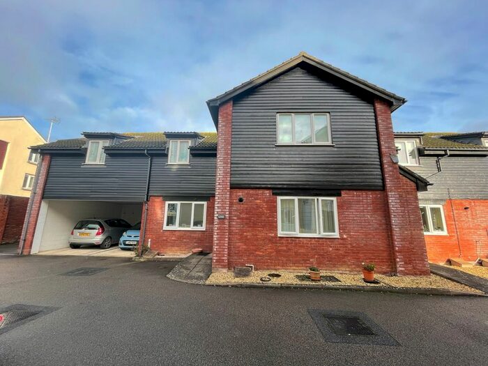 1 Bedroom Flat To Rent In Woodland Park, Paignton, TQ3