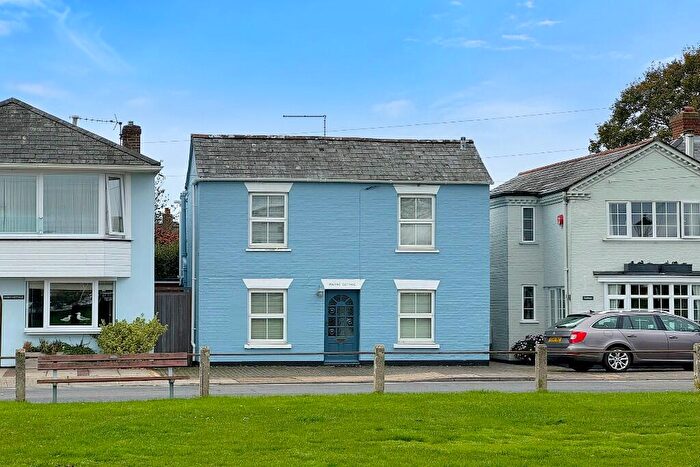 3 Bedroom Detached House For Sale In Bath Road, Lymington, Hampshire, SO41