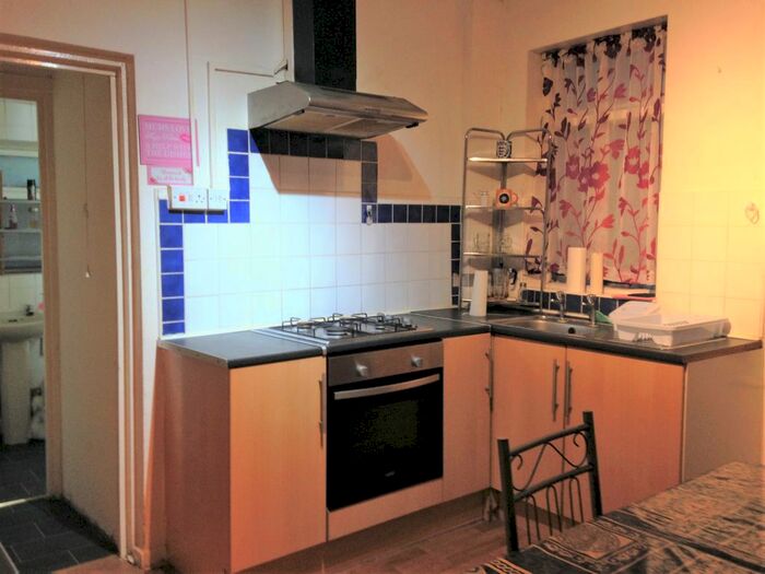 2 Bedroom Flat To Rent In Claude Road, Roath, Cardiff CF24