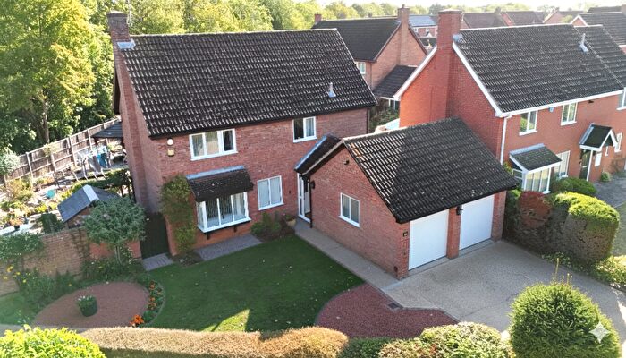 4 Bedroom Detached House For Sale In Lakeside, Peterborough, PE4