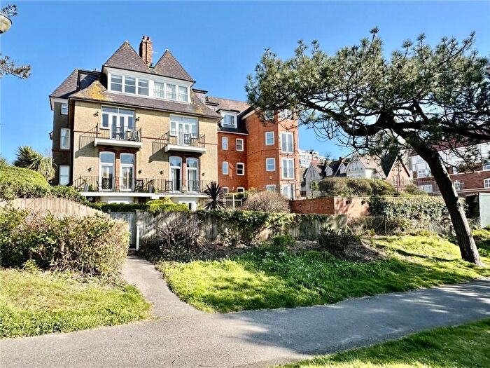 2 Bedroom Flat For Sale In West Cliff Gardens, Bournemouth, BH2