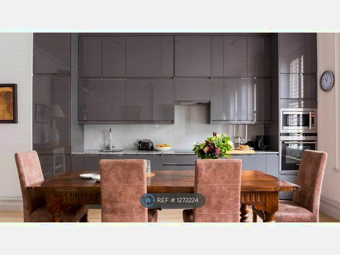 2 Bedroom Flat To Rent In Bedford Court Mansions, London WC1B