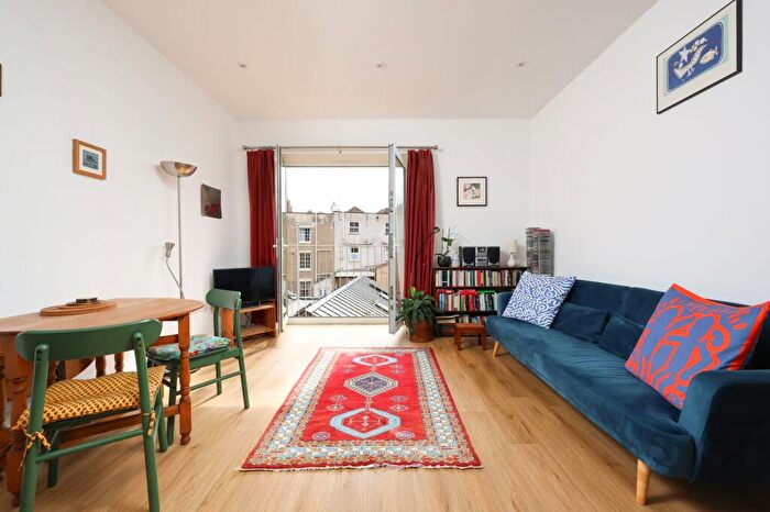 1 Bedroom Flat For Sale In Picton Lane, Rennisons Yard, BS6