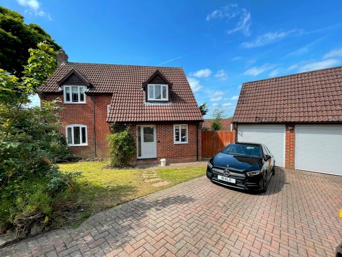 4 Bedroom Detached House To Rent In Queens Road, Kingsclere, Newbury, RG20