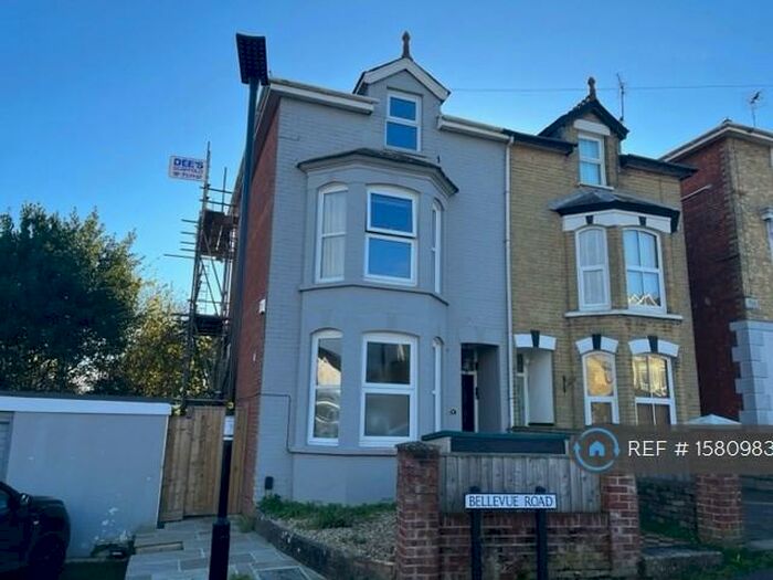 4 Bedroom Semi-Detached House To Rent In Bellevue Road, Cowes, PO31