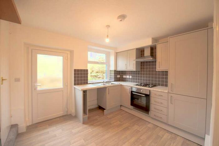 2 Bedroom Property To Rent In Thompson's Terrace Carleton, BD23