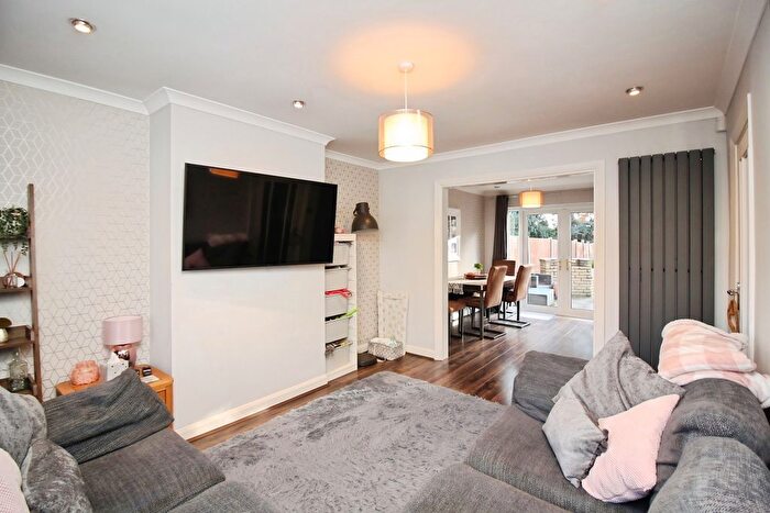 3 Bedroom Semi-detached House For Sale In Lubbesthorpe Road, Braunstone Town, LE3