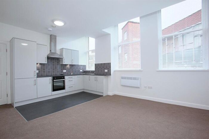2 Bedroom Apartment To Rent In Apt Bank Street, City Centre, S1
