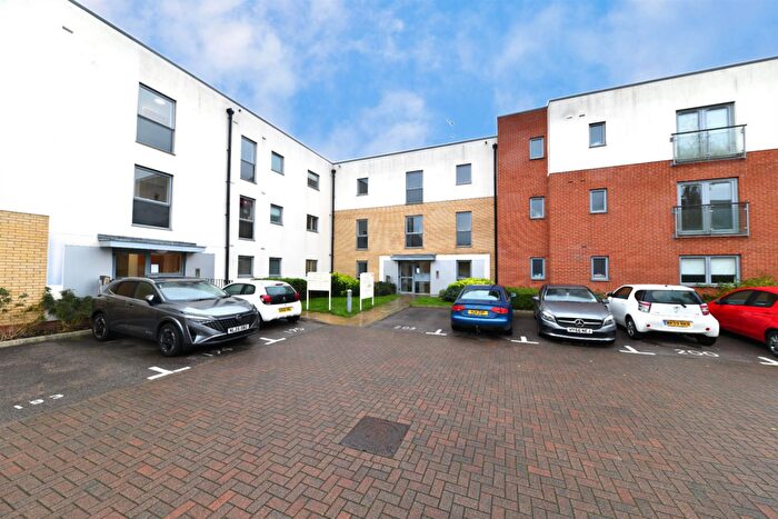 2 Bedroom Flat For Sale In Birdwing Walk, Stevenage, SG1