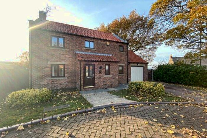 3 Bedroom Detached House To Rent In Grove Farm Close, Chesterfield S43