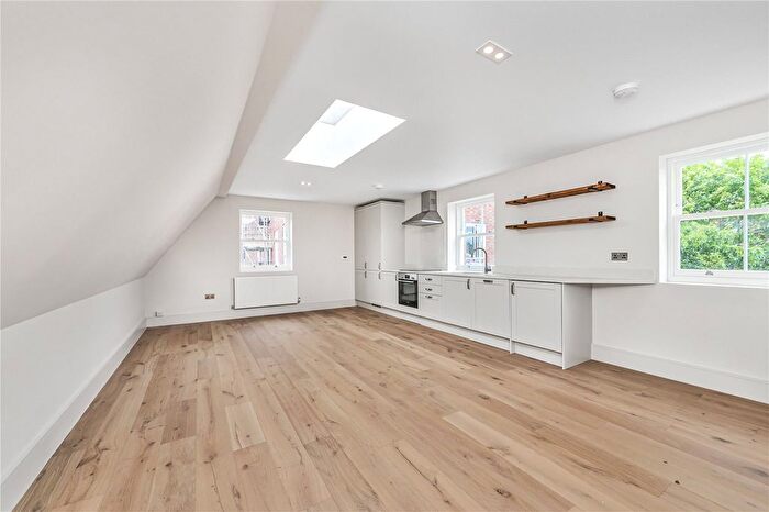 2 Bedroom Flat To Rent In Allfarthing Lane, London, SW18