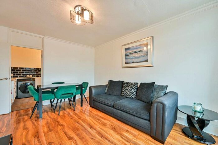 2 Bedroom Flat To Rent In Friern Road, East Dulwich, London, SE22