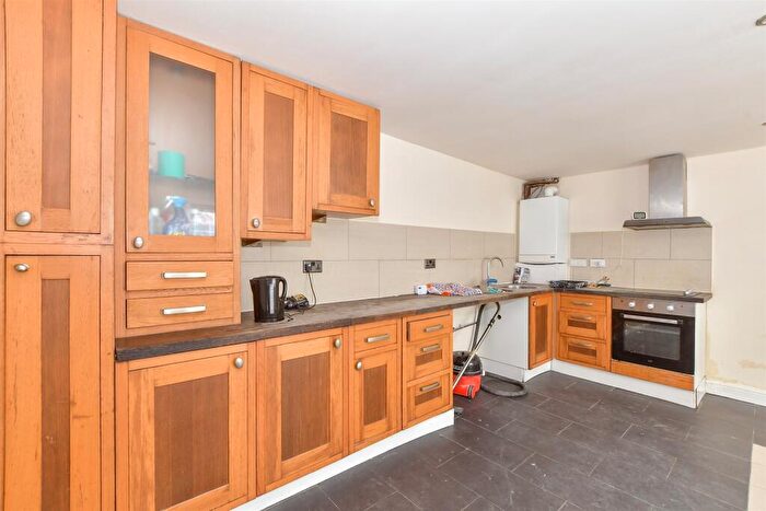 3 Bedroom Ground Maisonette For Sale In Maison Dieu Road, Dover, Kent, CT16