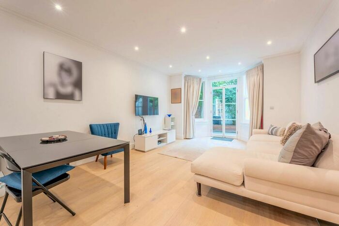 2 Bedroom Flat To Rent In Sinclair Road, Brook Green, London, W14