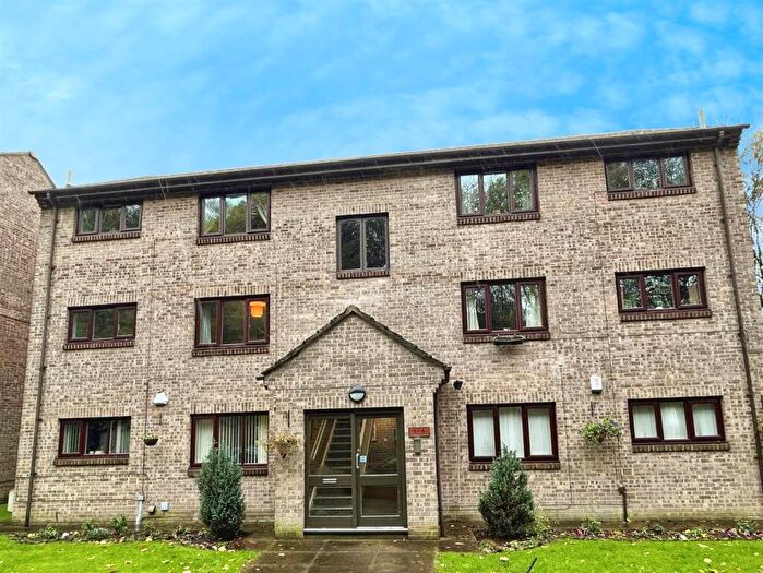 2 Bedroom Flat For Sale In Baildon Wood Court, Baildon, BD17
