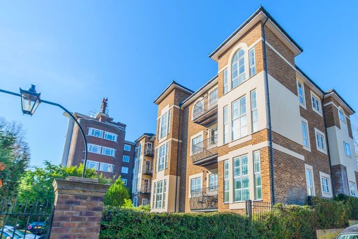 2 Bedroom Flat To Rent In Queens Road, Richmond, TW10