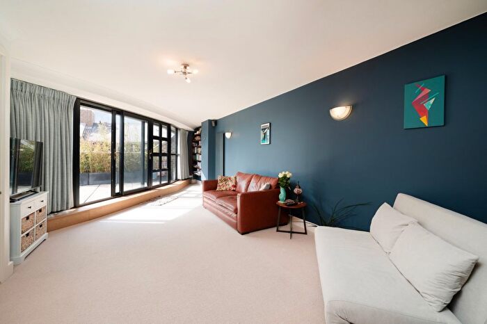 3 Bedroom Flat For Sale In Tower Bridge Wharf, St. Katharines Way, London, E1W