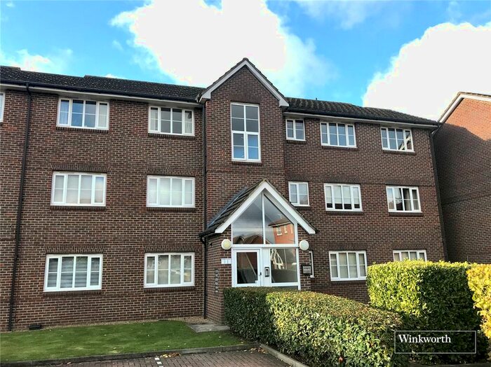 2 Bedroom Flat To Rent In Kensington Way, Borehamwood, Hertfordshire, WD6