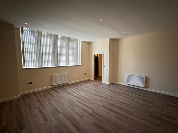 1 Bedroom Flat To Rent In Leeds Road, Shipley, West Yorkshire, BD18